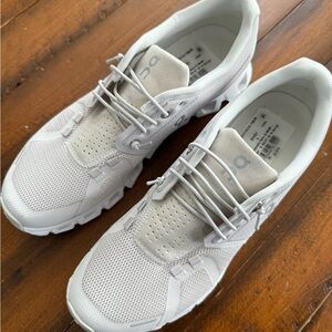 On Running Women's White Light Gray Athletic Shoes